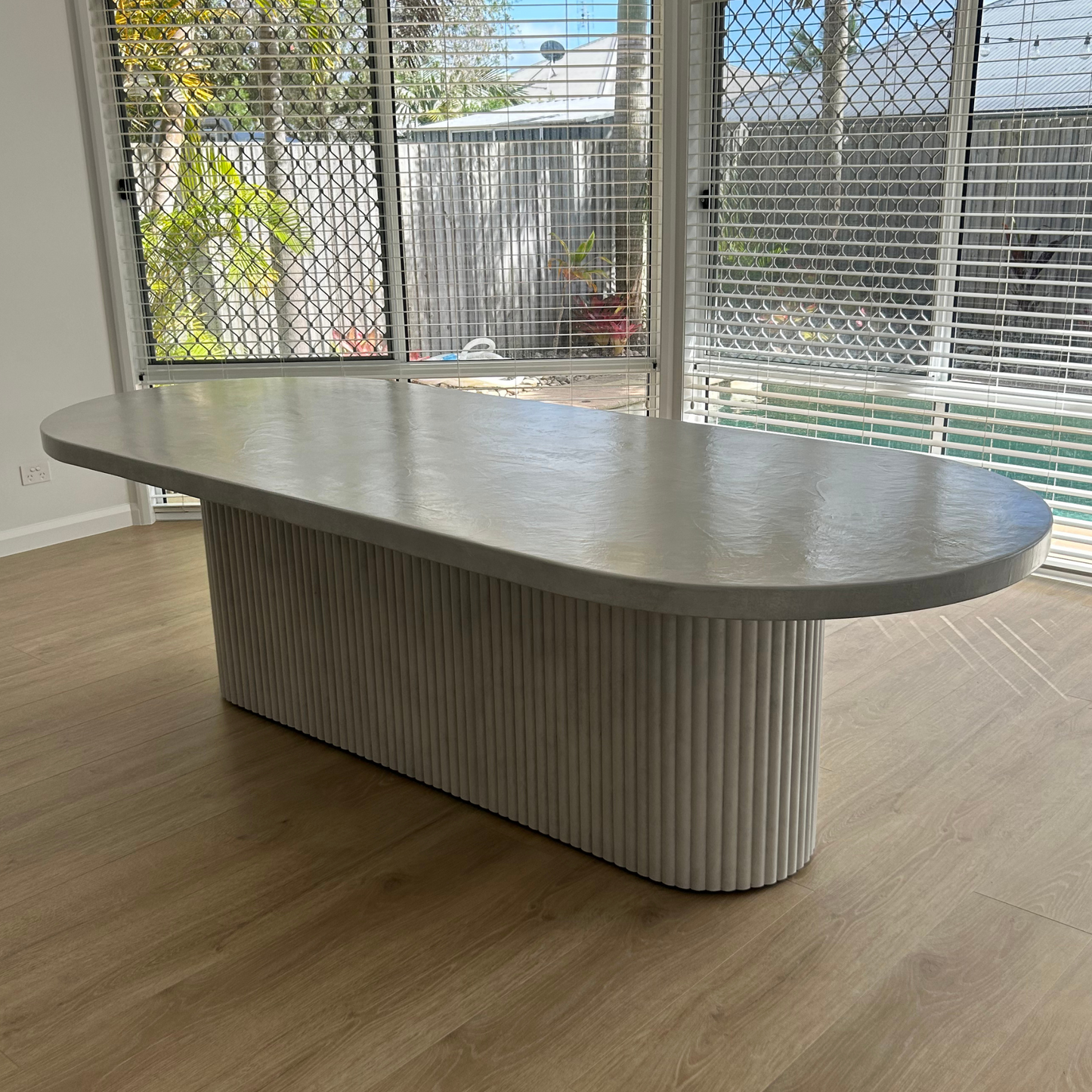 Fluted Centre Console Oval Dining