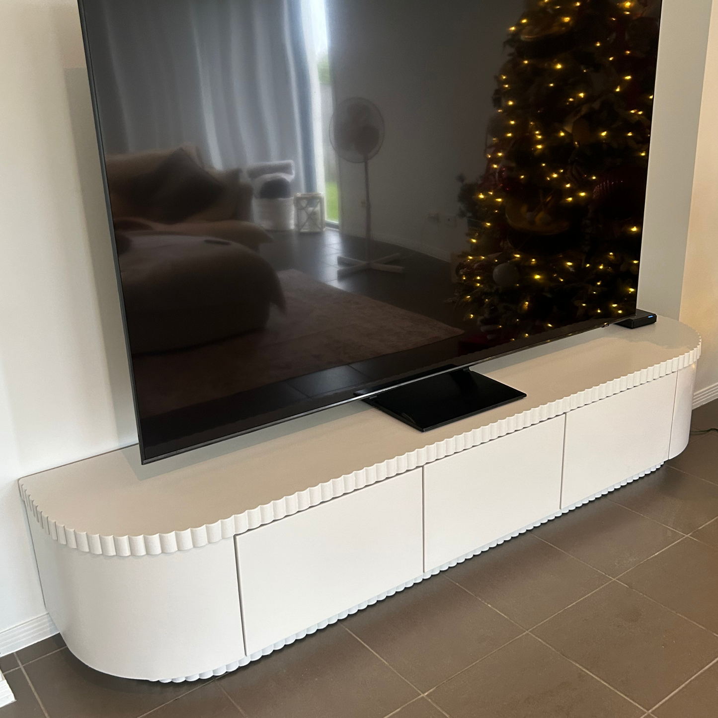 white ribbed edge slimeline entertainment unit