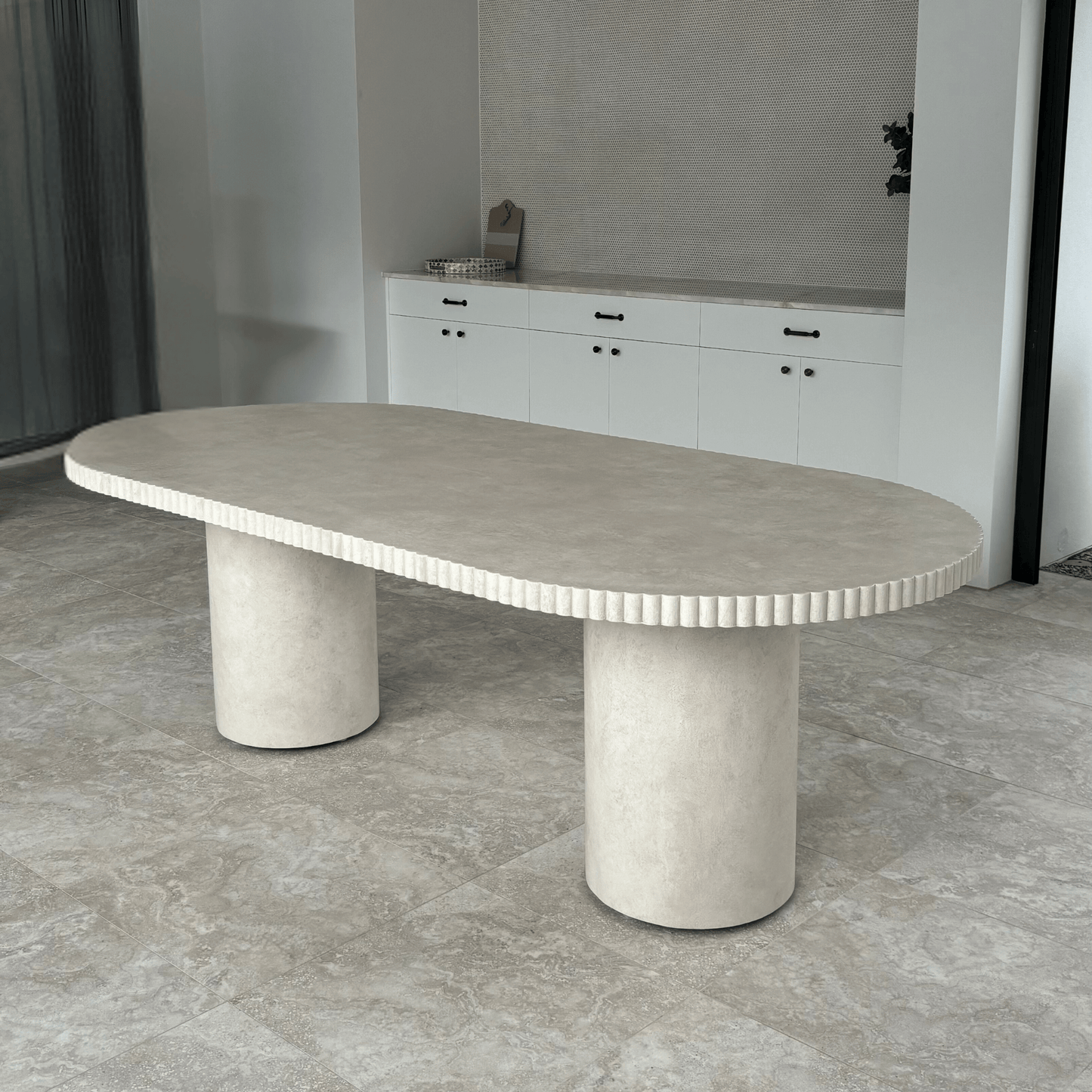 ribbed edge smooth pillar dining outdoors