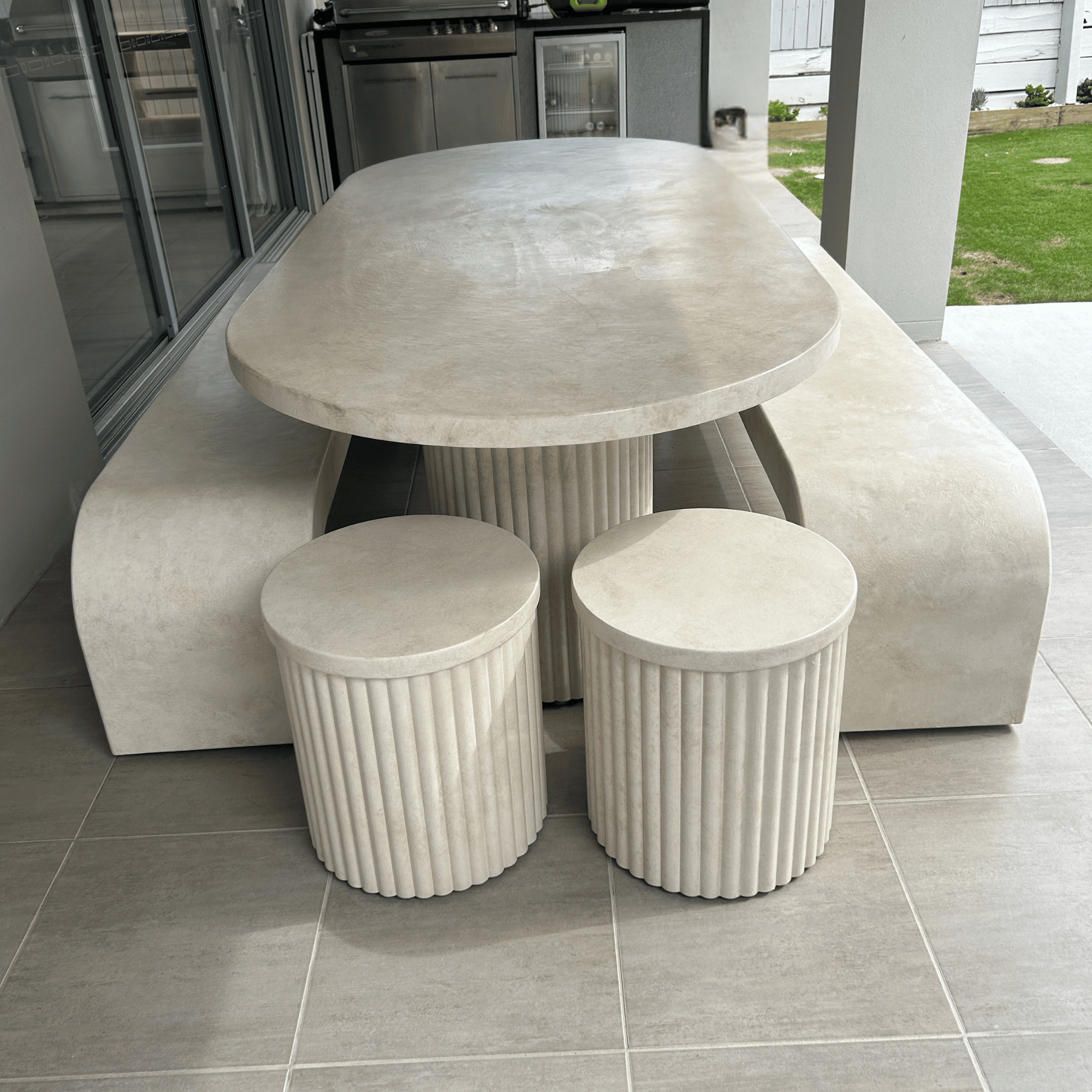 bilinga outdoor dining set in sand