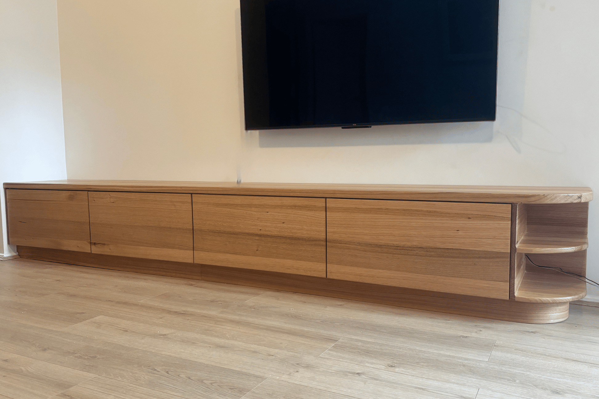 tasmanian oak bench seat and entertainment unit