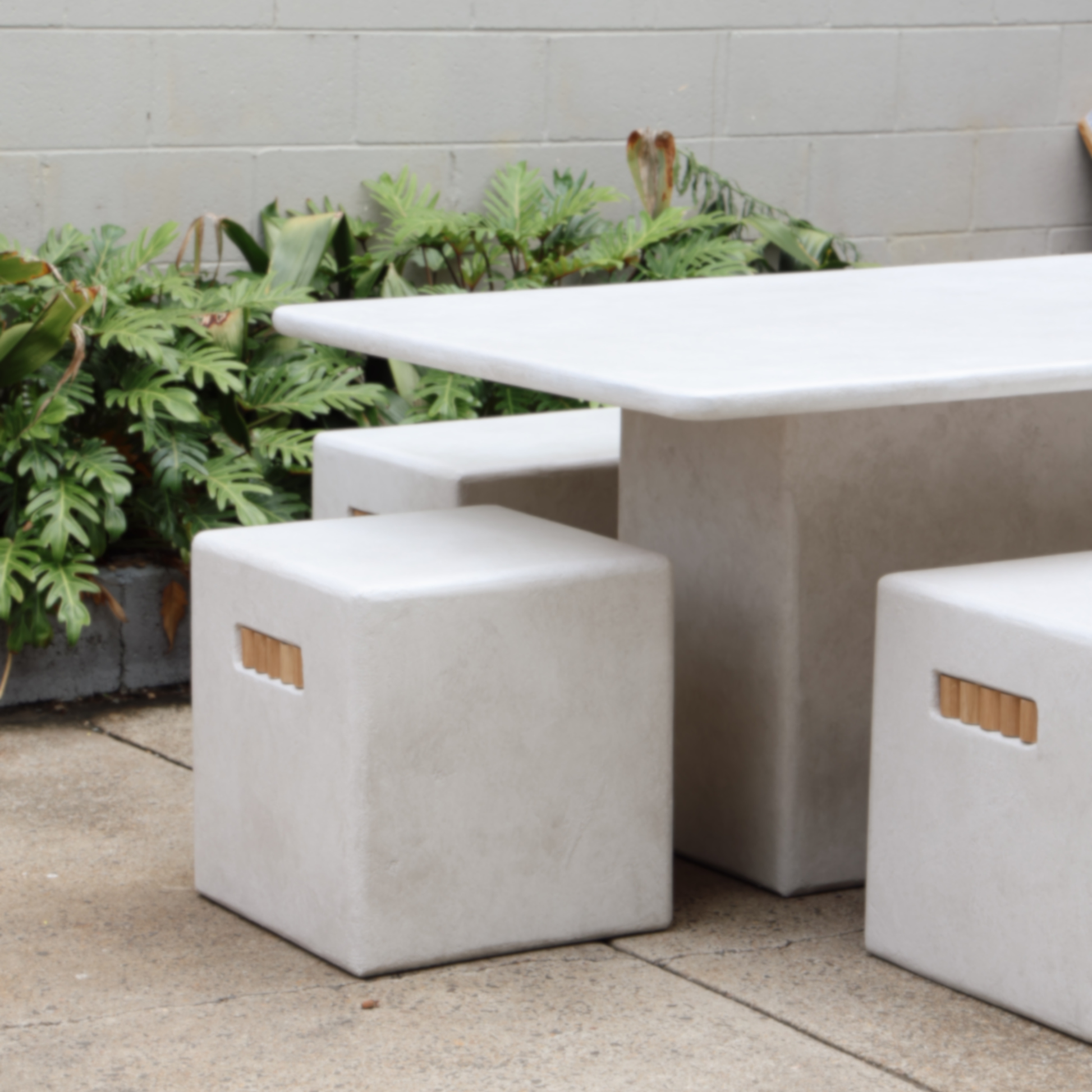 Bloc dining set in Bone stonewash