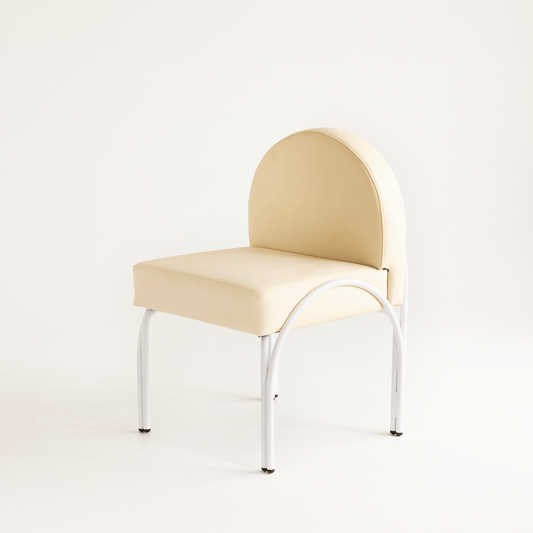 La Arch outdoor dining chair in vanilla
