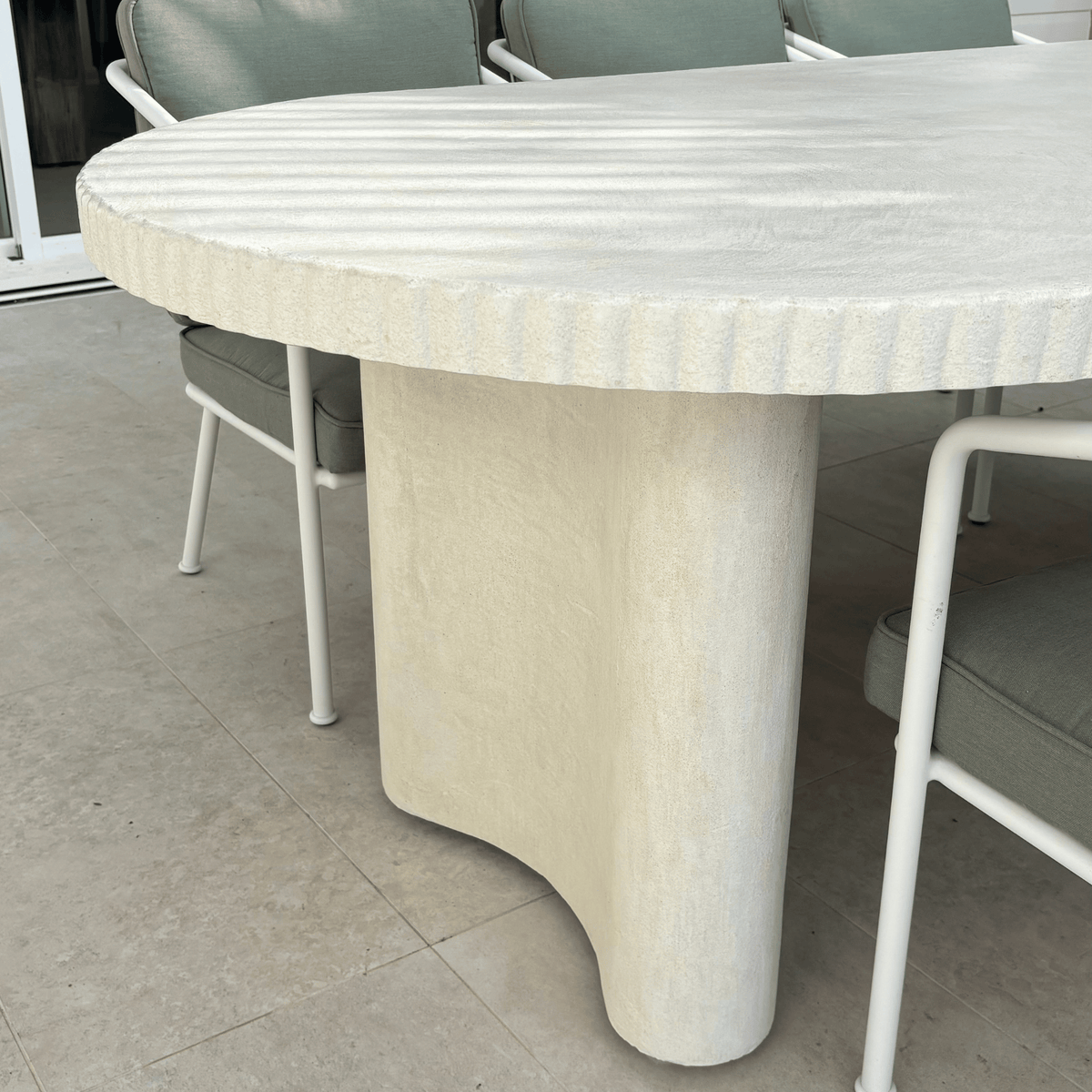 Norfolk jellybean dining table in Ivory stonewash