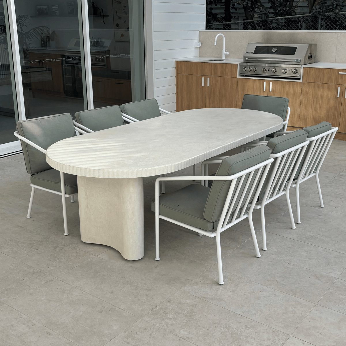 Norfolk jellybean dining table in Ivory stonewash
