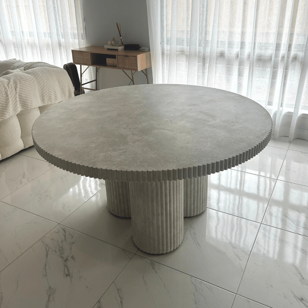 stonewash triple leg round table